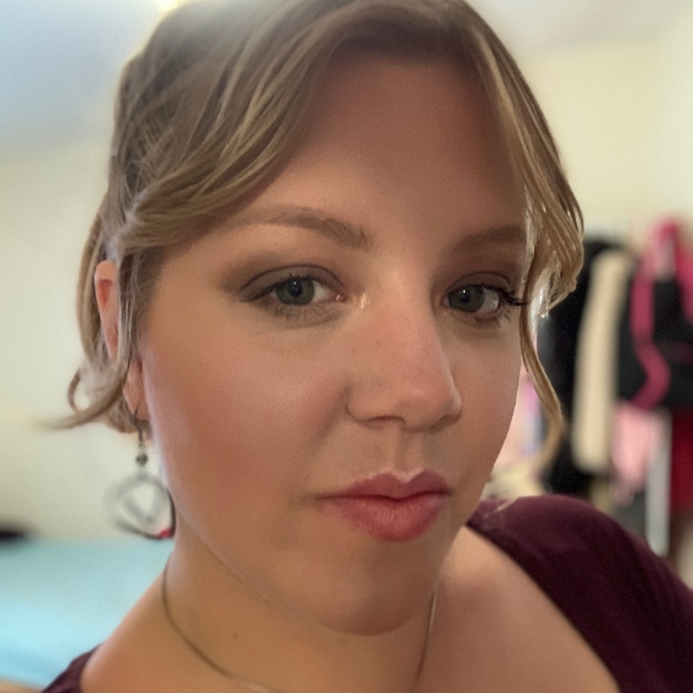 Meet your Posher, Dominique